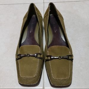 Aerosoles olive green loafers